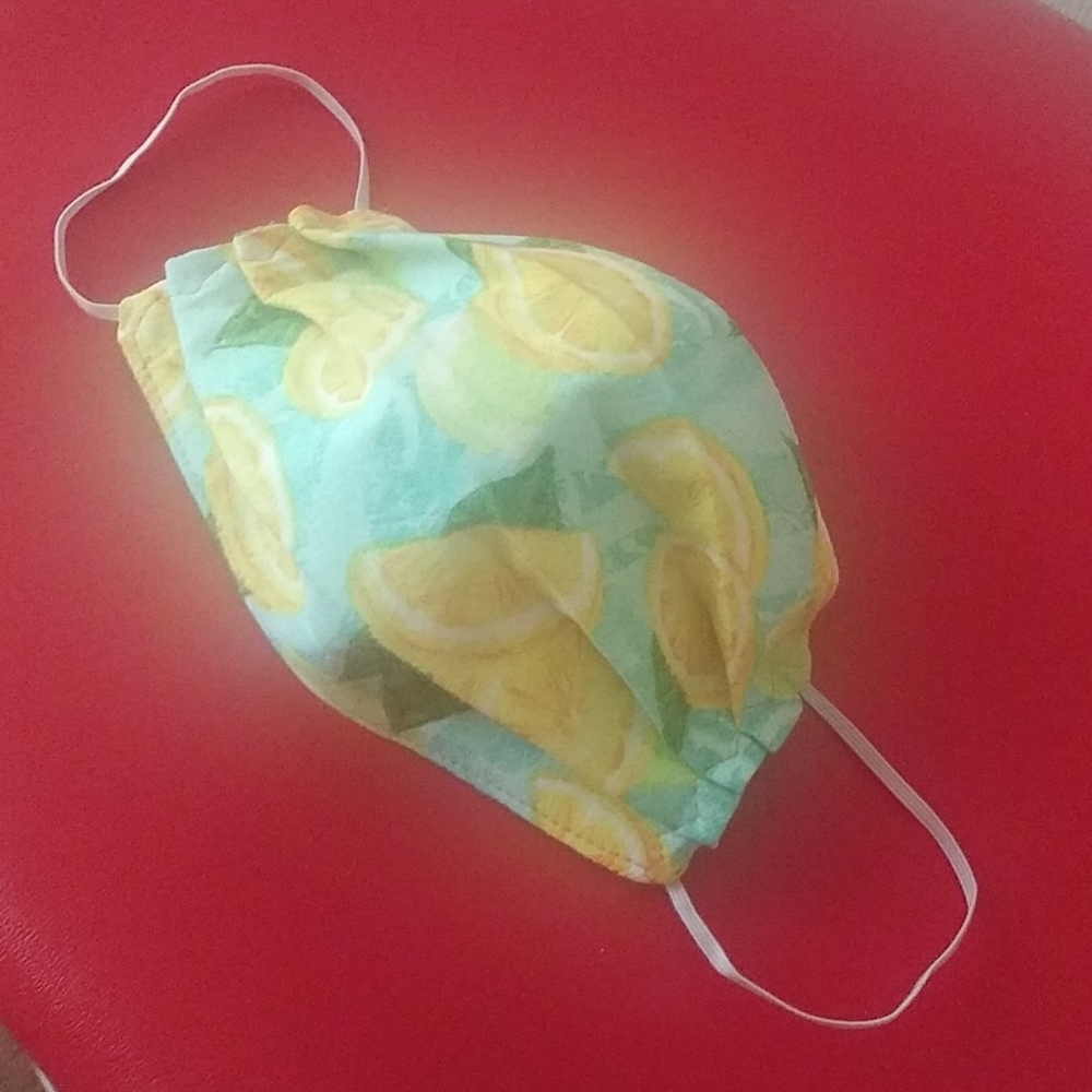 🍋 Lemon Print Facemask